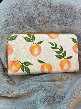Thirty-One Peach Print Zip-Around Wallet - White/Peach